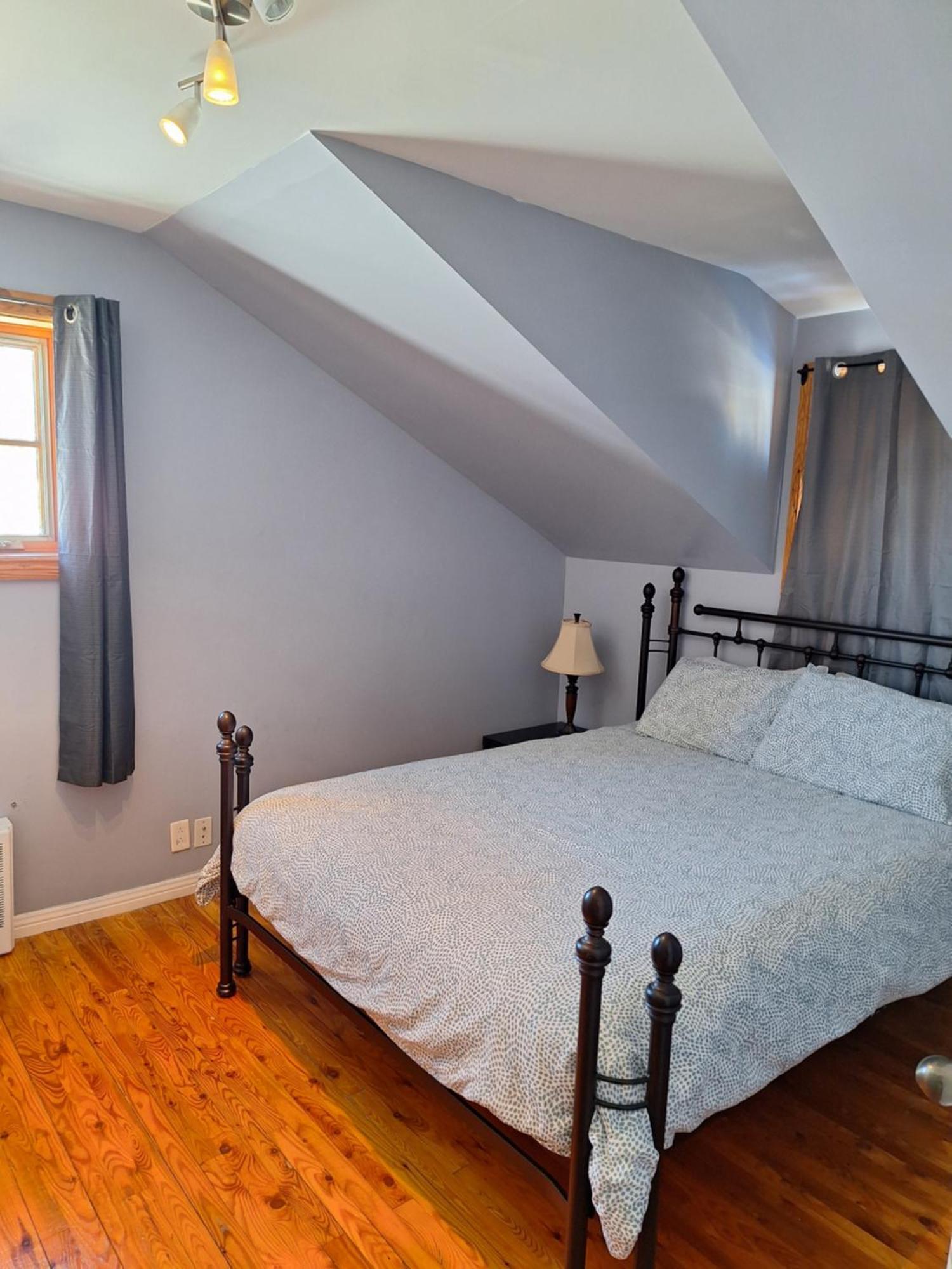 Auberge Le P'Tit Bonheur Saint-Laurent-de-l'ile d'Orleans Exteriör bild